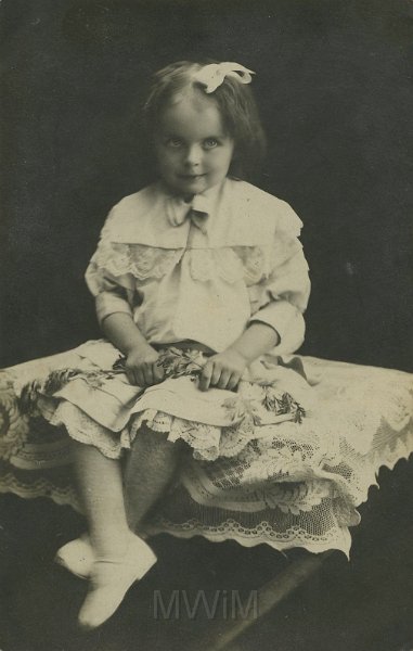 KKE 5477.jpg - (rosyjski) Fot. Widokówka przedstawiająca dziewczynkę. Zaadresowana do Marianny Katkowskiej, Rosja, 17 VII 1921 r.